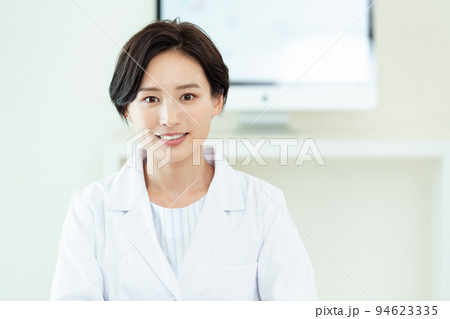 女性医師のポートレート 女性医師のポートレート 94623335