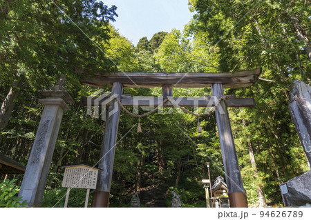 石段を背景にした戸隠神社宝光社の鳥居/長野県長野市 石段を背景にした戸隠神社宝光社の鳥居/長野県長野市 94626789