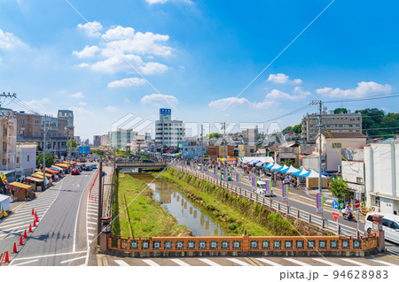 せともの祭、多くの人で賑わう瀬戸の街並み〈愛知県瀬戸市〉 94628983