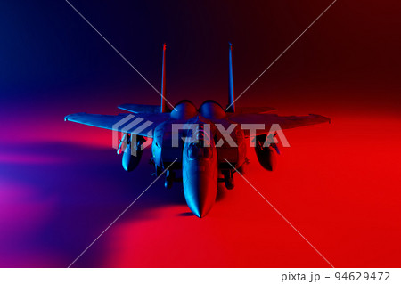 プラモデル 1/32scale マクドネル・ダグラス F-15E ストライクイーグル 赤バック プラモデル 1/32scale マクドネル・ダグラス F-15E ストライクイーグル 赤バック 94629472