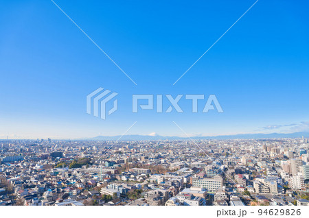 【東京都】1月・富士山と練馬区の街並み 94629826