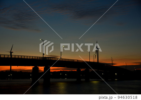 静かな秋の夕暮れ 静かな秋の夕暮れ 94630518
