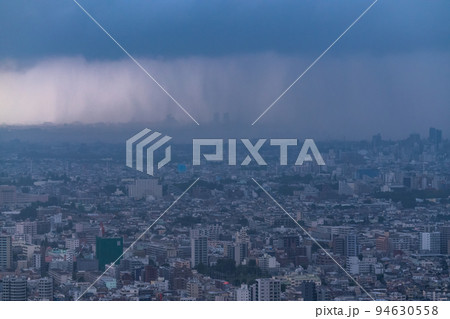 《東京都》目の前に迫るゲリラ豪雨・不安定な大気 《東京都》目の前に迫るゲリラ豪雨・不安定な大気 94630558