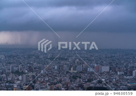 《東京都》目の前に迫るゲリラ豪雨・不安定な大気 94630559