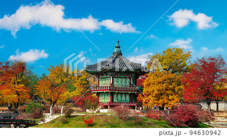 Gyeongbokgung Palace in autumn,Seoul, South Korea. 94630942