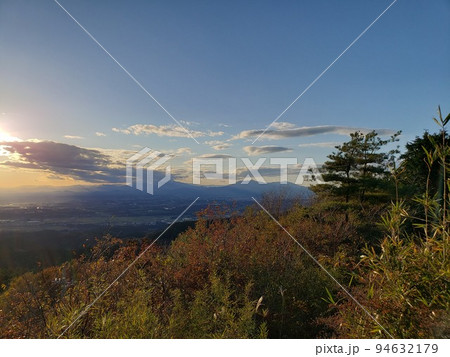 秋の栃木県大田原市の御亭山展望台から眺める夕暮れ【11月】 94632179