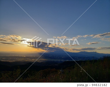 秋の栃木県大田原市の御亭山展望台から眺める夕暮れ【11月】 94632182