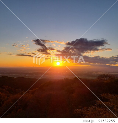 秋の栃木県大田原市の御亭山展望台から眺める夕暮れ【11月】 秋の栃木県大田原市の御亭山展望台から眺める夕暮れ【11月】 94632255