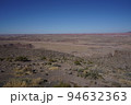 アリゾナ州　化石の森国立公園　青空と砂漠 94632363