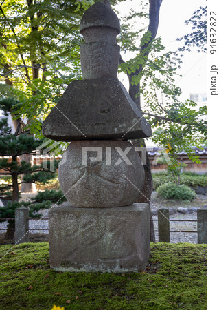 会津若松市　興徳寺　蒲生氏郷公墓所 94632822