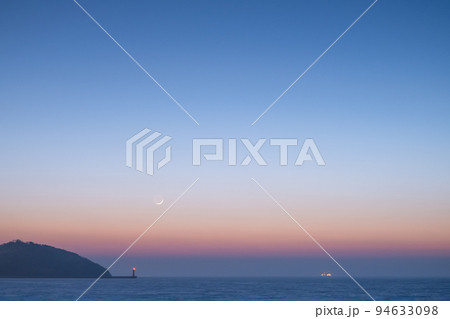 姫島 三日月 繊月 海 灯台 船 姫島 三日月 繊月 海 灯台 船 94633098