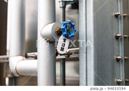 受水槽と給水管のゲートバルブ常時開 94633594