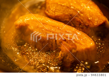 豚バラ肉のチャーシュー 豚バラ肉のチャーシュー 94633801