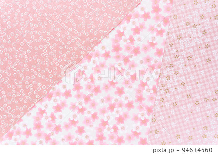 ピンクの和紙の花柄背景素材 94634660