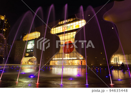 台中市国家歌劇院 メトロポリタンオペラハウス National Taichung Theater 94635448