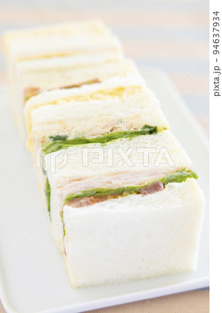 美味しいミックスサンドイッチ 94637934