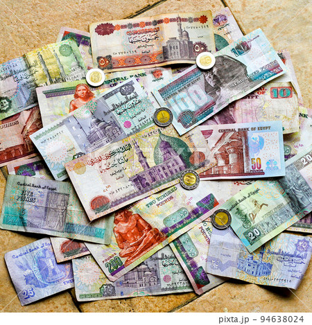 Egyptian money bunch 94638024
