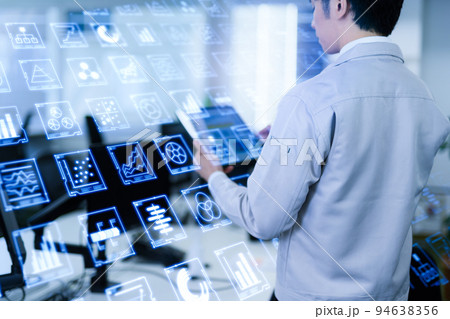 職場で働くビジネスパーソン 94638356