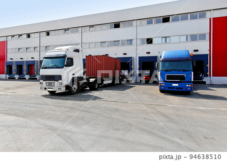 Loading trucks 94638510