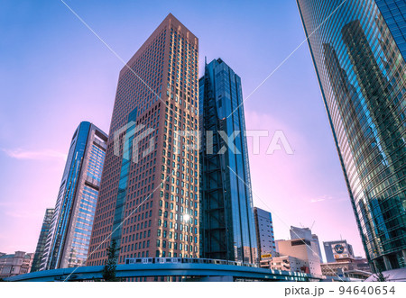 日本の東京都市景観 9月。汐留の新風景。ゆりかもめやオフィスビル群などを望む…＝9月25日 94640654