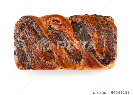 Bun with poppy seeds isolated on white background 94641188