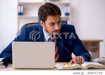 Young male employee working in the office 94641759