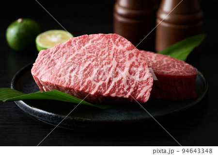 国産和牛 厚切りももステーキ肉 国産和牛 厚切りももステーキ肉 94643348