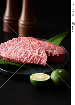 国産和牛 厚切りももステーキ肉 国産和牛 厚切りももステーキ肉 94643357