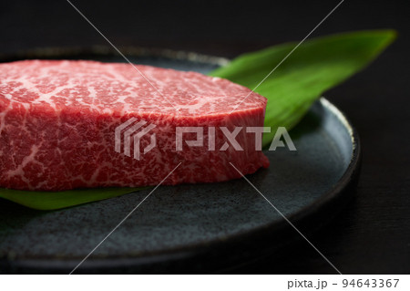 国産和牛 厚切りももステーキ肉 国産和牛 厚切りももステーキ肉 94643367