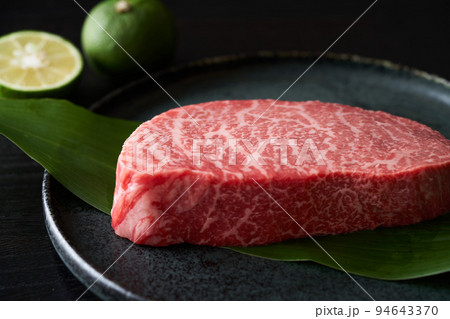 国産和牛 厚切りももステーキ肉 国産和牛 厚切りももステーキ肉 94643370