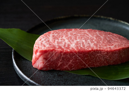 国産和牛 厚切りももステーキ肉 国産和牛 厚切りももステーキ肉 94643372