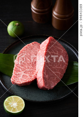 国産和牛　厚切りももステーキ肉 94643389