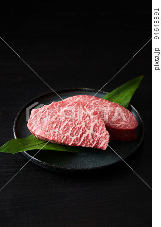 国産和牛　厚切りももステーキ肉 94643391