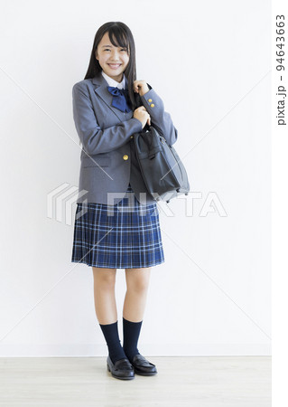 制服の女子学生 高校生 中学生 制服の女子学生 高校生 中学生 94643663