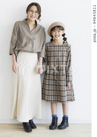 親子 女の子 母親 親子 女の子 母親 94643811