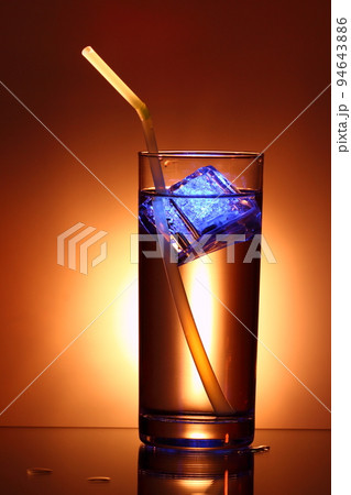 drink with illuminated ice drink with illuminated ice 94643886