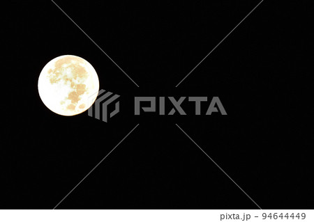 北杜市白州町、九月中秋の名月は満月 94644449