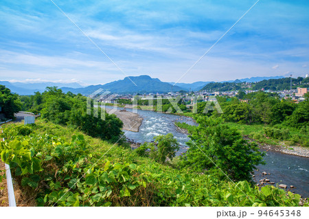 利根川の風景　三峰山　谷川連峰　尾瀬方面　鷺石橋付近から上流方面の眺め　初夏の季節　 94645348