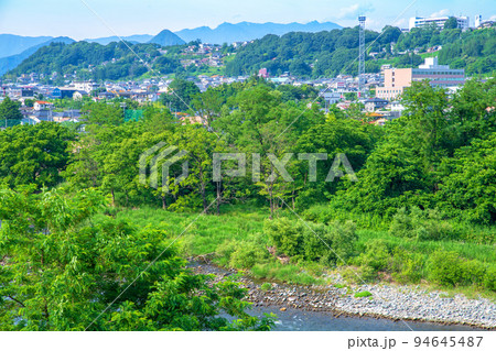 利根川の風景　沼田市街地　尾瀬方面　鷺石橋付近から上流方面の眺め　初夏の季節　 94645487