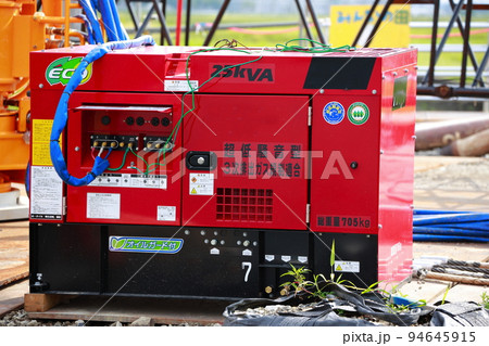 土木工事で使う発電機 94645915