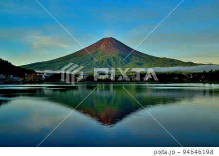 河口湖からの富士山の朝焼け 河口湖からの富士山の朝焼け 94646198