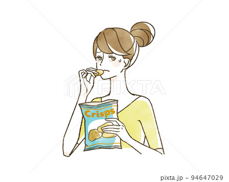 困った表情でポテトチップスを食べている女性 困った表情でポテトチップスを食べている女性 94647029