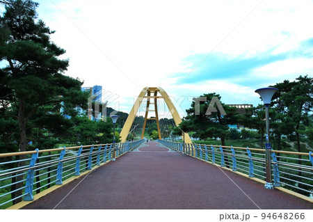 高層ビル 屋外 都市 94648266