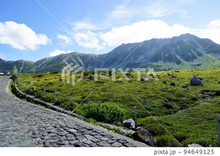 黒部立山アルペンルートからの風景(立山室堂)室堂平 黒部立山アルペンルートからの風景(立山室堂)室堂平 94649125