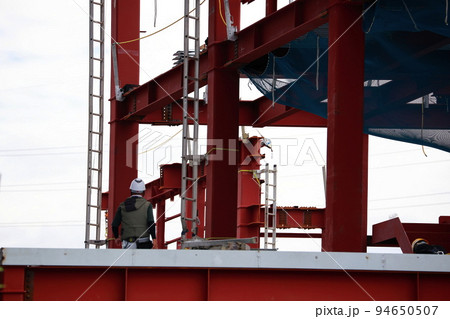 建築現場の作業員 建築現場の作業員 94650507