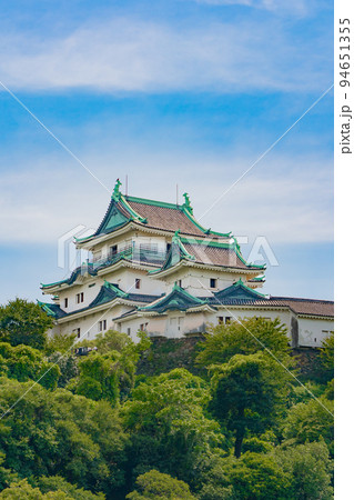 和歌山城と青空 94651355