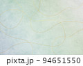 シンプルで優美な水彩和紙テクスチャ_金色の波線模の和モダン背景 94651550
