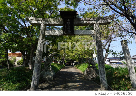 岡山県津山市小田中に鎮座する「白加美神社」：鳥居 94656350