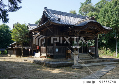 岡山県津山市小田中に鎮座する「白加美神社」:拝殿 岡山県津山市小田中に鎮座する「白加美神社」:拝殿 94656740