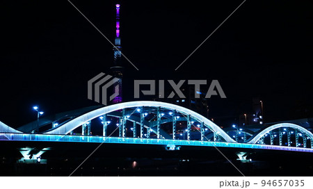 隅田川テラスからの厩橋夜景とスカイツリーコラボが綺麗 94657035